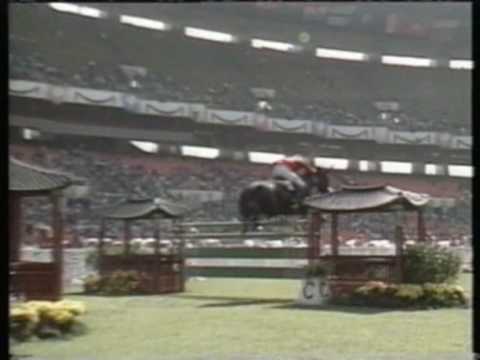 Karsten Huck mit Nepomuk im Finale des Olympischen Einzelspringen in Seoul 1988