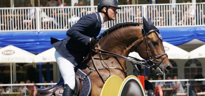 Maurice Tebbel Zweiter, Janne Meyer Dritte im Samstags-Hauptspringen MET