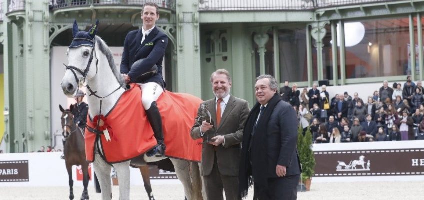Felix Haßmann siegt im 1,50 m-Springen beim Saut Hermès