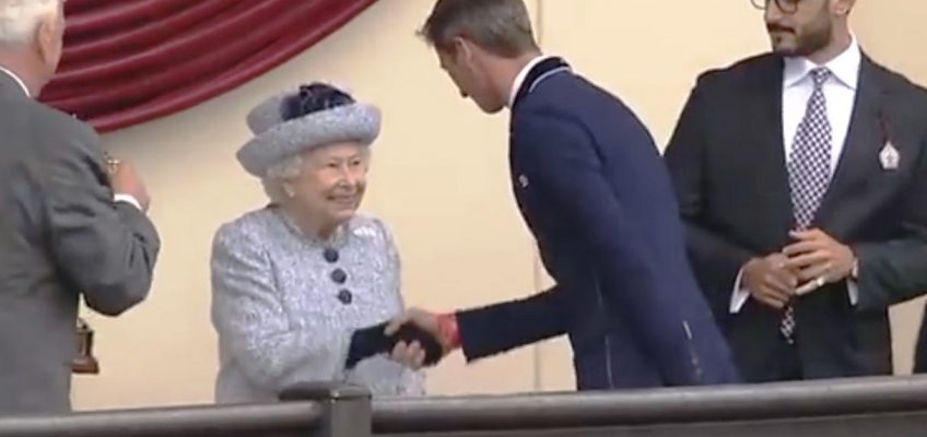 The Queen persönlich ehrt Daniel Deusser für zweiten Sieg in Windsor