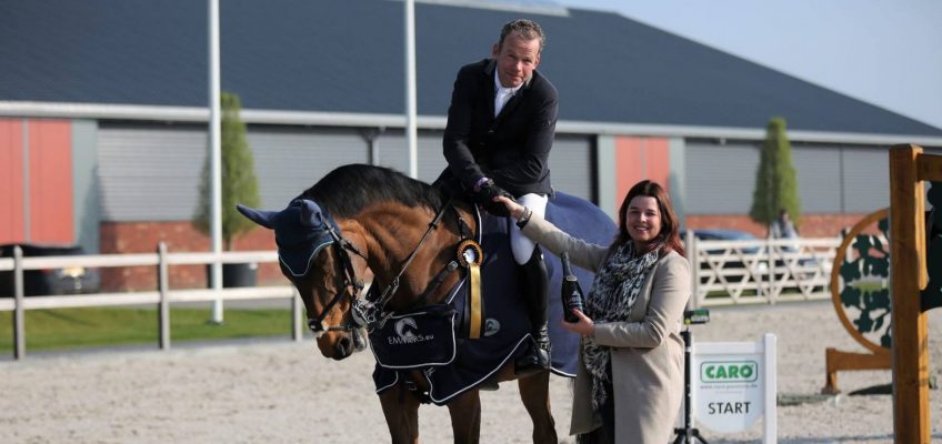 FN ehrt Lars Nieberg mit Gold und Lorbeer