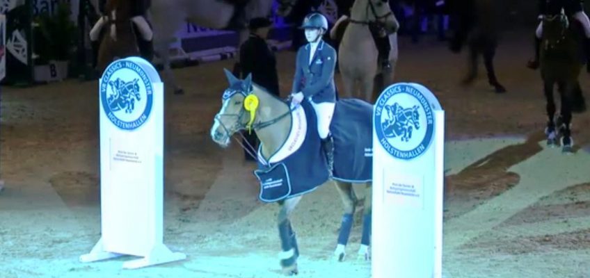 Justine Tebbel gewinnt Eröffnungsspringen bei VR Classics