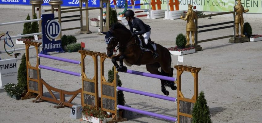 Sophie Hinners Dritte im Freitags-Hauptspringen von Peelbergen