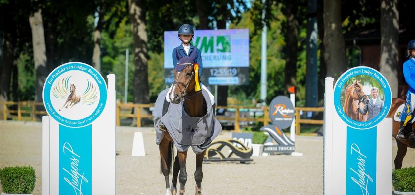 Erste Siegerinnen im Preis der Besten: Hanna Schreder und Naomi Himmelreich