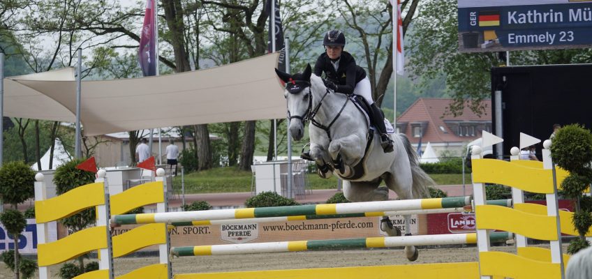 Kathrin Müller hängt Jörg Naeve in der CSI2* Big Tour in Balve ab!