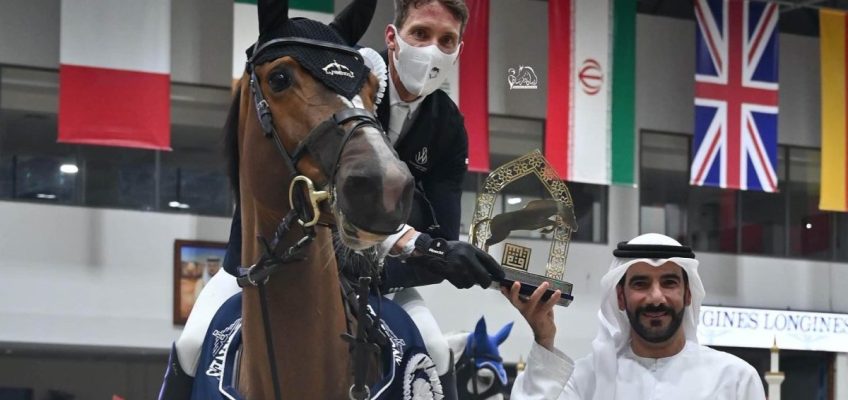 Henrik von Eckermann fängt Emanuele Gaudiano im GP Qualifier in Sharjah noch ab