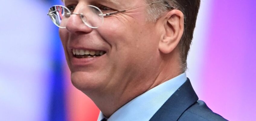 Der langjährige Geschäftsführer des Oldenburger Verbands, Heiner Kanowski, übernimmt Leitung des Gestüts Famos