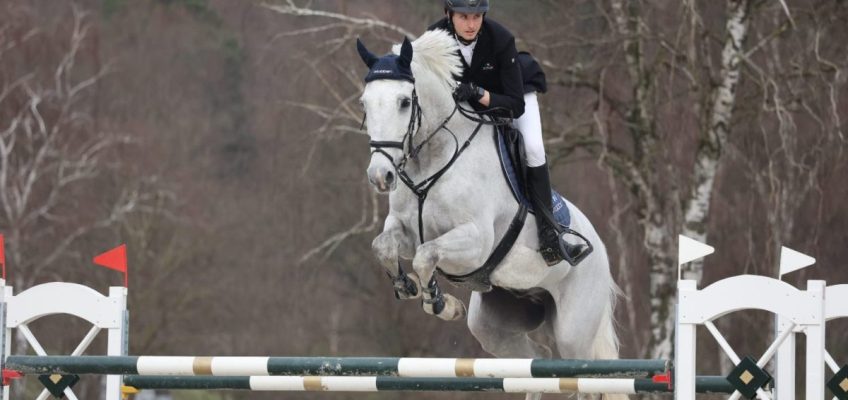 Simon Heineke gewinnt zum Auftakt beim CSI2* in Westergellersen!