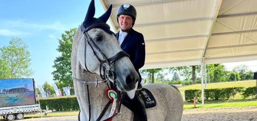 Christian Hess bester Deutscher im CSI3* Weltranglistenspringen in Samorin – Schleifenregen für Will und Vogel