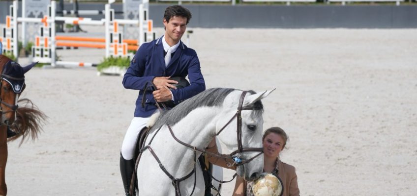 Niels Kersten gewinnt in Peelbergen den Preis von spring-reiter.de