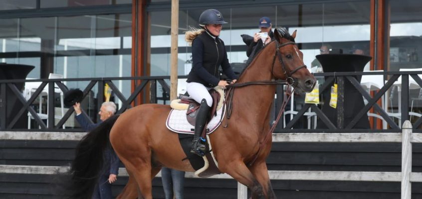 Dreimal 1. einmal 3.: Alicia Bocken rockt das Peelbergen Equestrian Centre