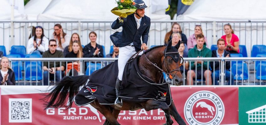 Richard Vogel gewinnt mit United Touch S den Großen Preis von Warendorf