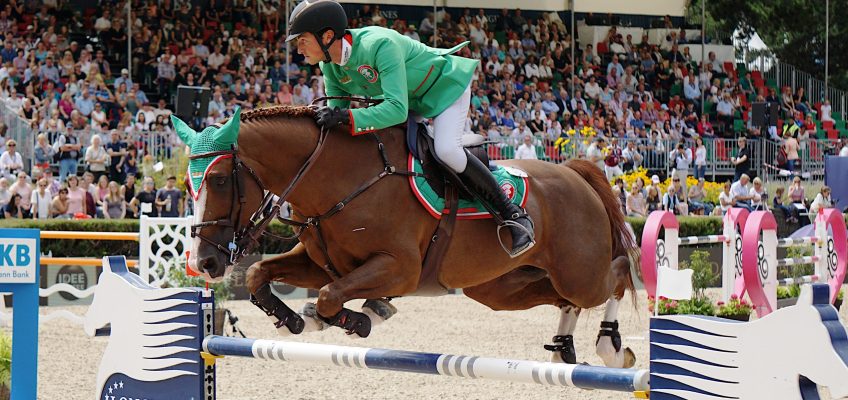 Halifax vh Kluizebos wird auf der Piazza di Siena aus dem Sport verabschiedet