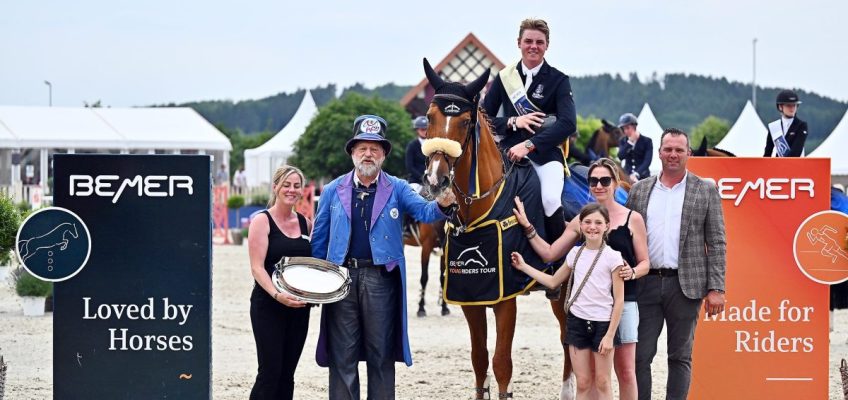 Ansgar Holtgers Sieger der Bemer Young Riders Tour Etappe mit dem einzigen Nullfehlerritt