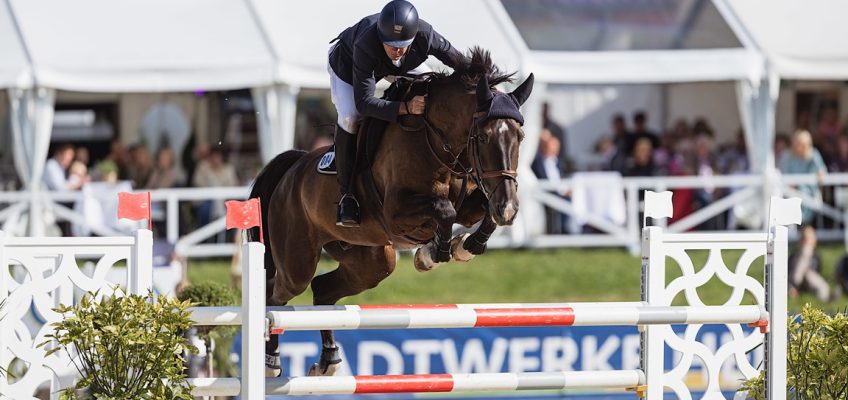 Michael Symmangk siegt im Großen Preis der Bexter Hof Open