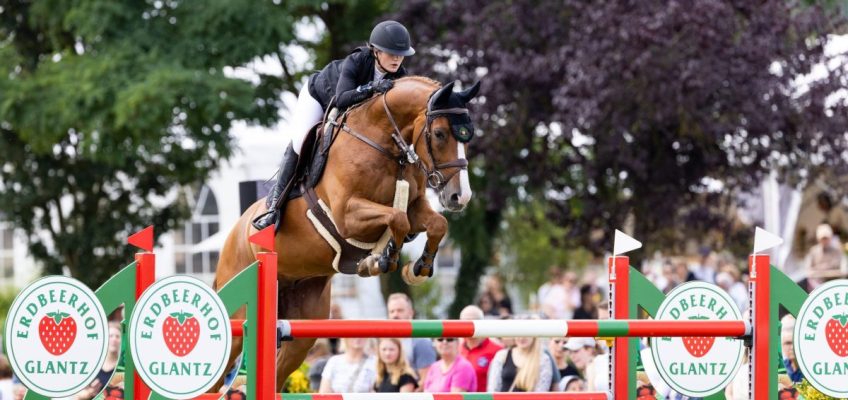 Delingsdorf feiert – Linn Hamann gewinnt den Erdbeer-Cup!