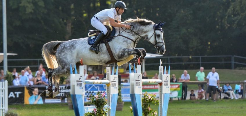 Christian Hess und Hyazinthe CR springen zu Gold im Großen Preis von Schleswig-Holstein 