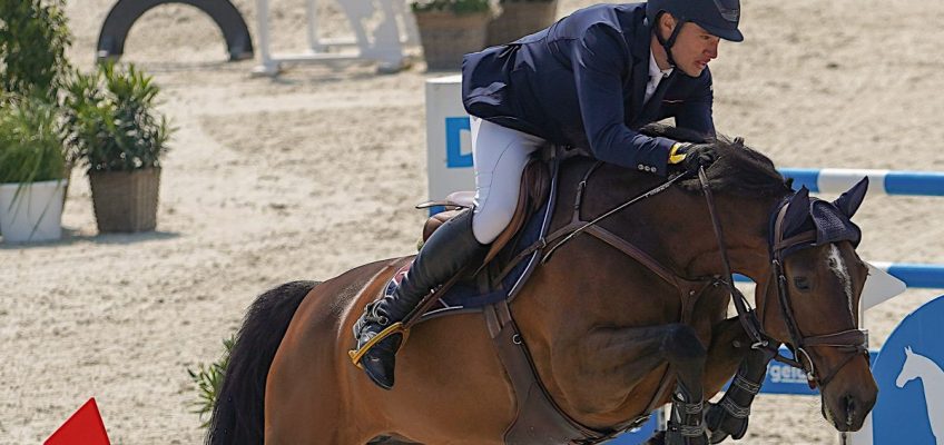 Robin Naeve lässt Vater Jörg hinter sich und gewinnt CSI3* in den Emiraten