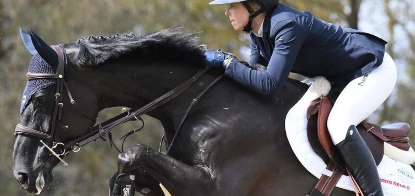 Sophie Hinners überflügelt Konkurrenz im CSI4* Hauptspringen in Arezzo