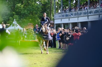 „Li La Bo ist ein richtiges Siegerpferd.“ Elia Simonetti gewinnt Großen Preis in Wiesbaden