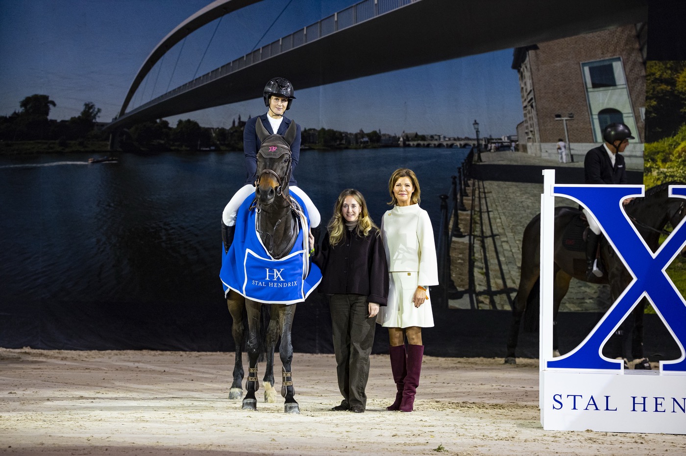 Katrin Eckermann schlägt Henrik von Eckermann im Stal Hendrix Preis in Maastricht