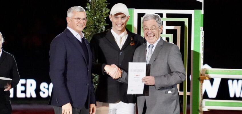 „Richard Vogel steht für Spitzensport, der auf feinem Reiten, Fairness und echtem Pferdewohl basiert.“ FN-Ehrenzeichen für den Europameister