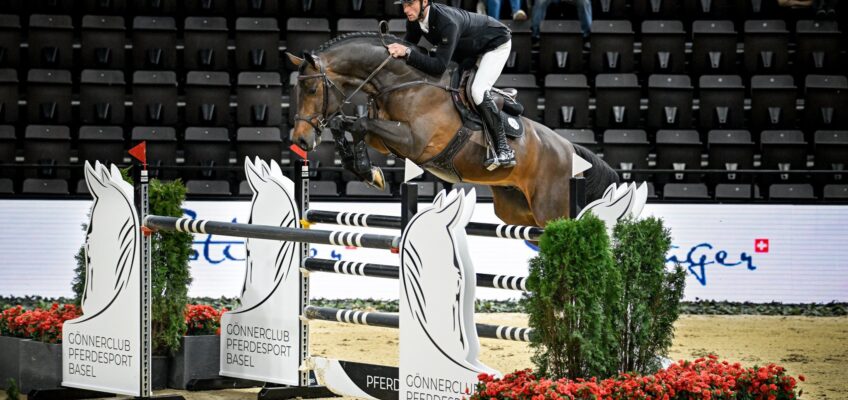 Richard Vogel saust zum Sieg im Eröffnungsspringen in Basel