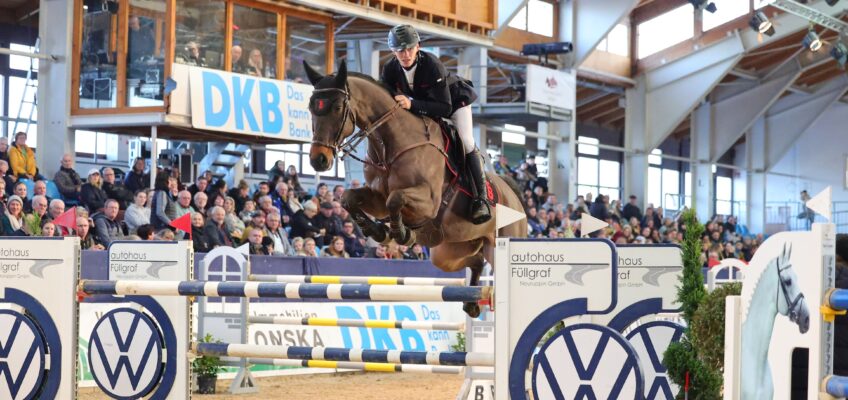 Vom “Reiten in der Schule” zum Sieg im Großen Preis –  Tom Schewe brilliert in Neustadt (Dosse)