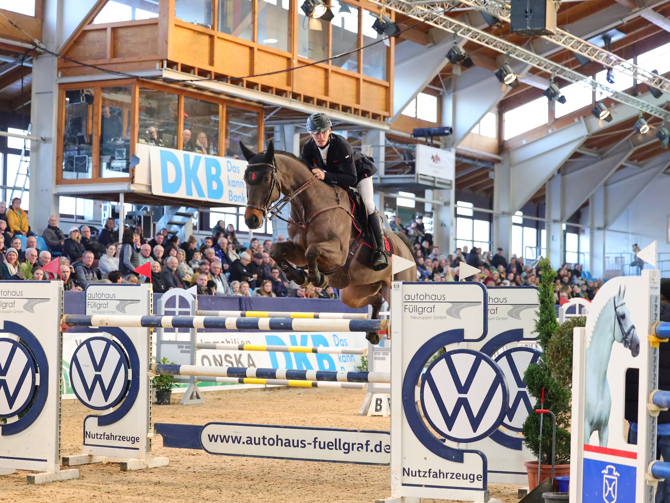 Vom “Reiten in der Schule” zum Sieg im Großen Preis –  Tom Schewe brilliert in Neustadt (Dosse)