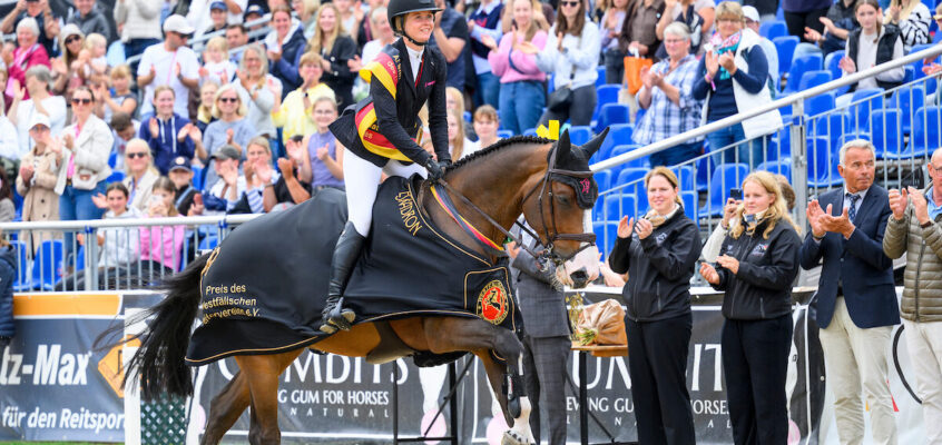 Al Shira’aa Bundeschampionate: Doppel-Sieg für Sophie Hinners mit den beiden 5-jährigen Cadoc und Elton