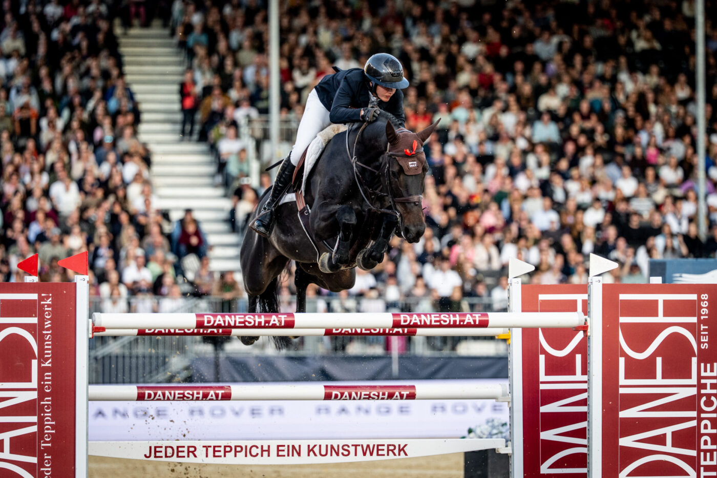 Katrin Eckermann gewinnt vor spektakulärer Kulisse bei der Longines Global Champions Tour in Wien