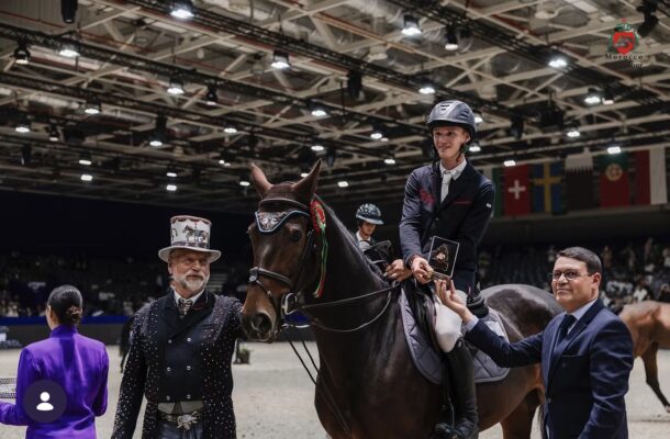 Siegerfäuste nach dem Stechen: Tom Schewe & Lester feiern Triumph im CSI5* Hauptspringen in Marokko